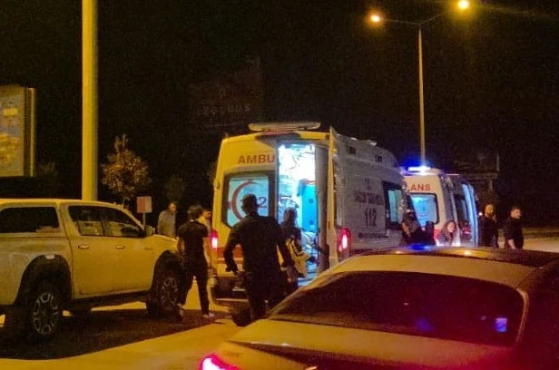 Muratpaşa’da otomobil ile motosiklet çarpıştı: 2 yaralı