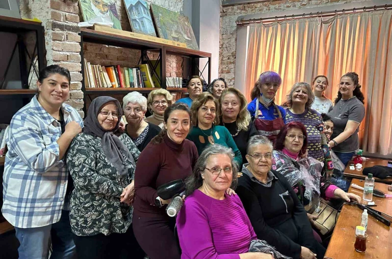 Muratpaşa’nın Yaşlı Evleri’nde kişisel bakım uygulaması