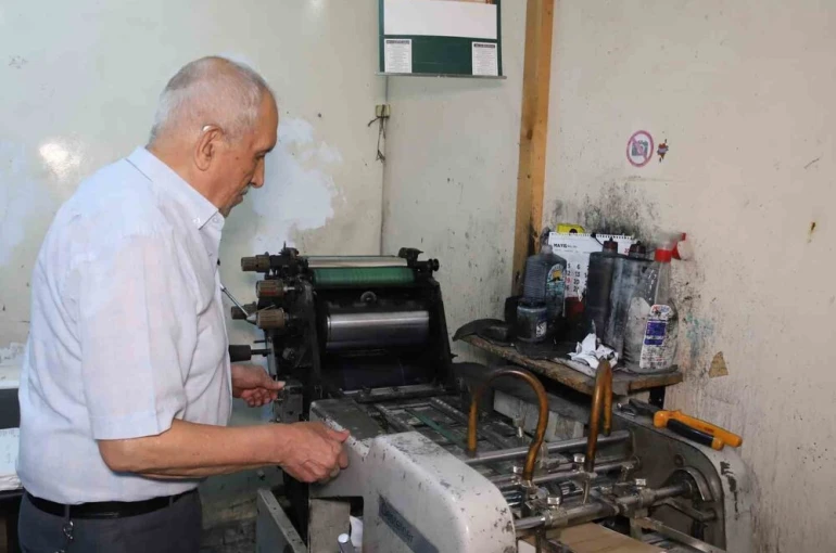Mürekkep kokusu ve baskı makineleri arasında geçen bir ömür