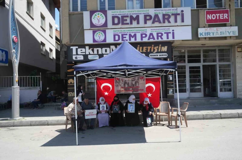 Muşlu ailelerin evlat nöbeti devam ediyor