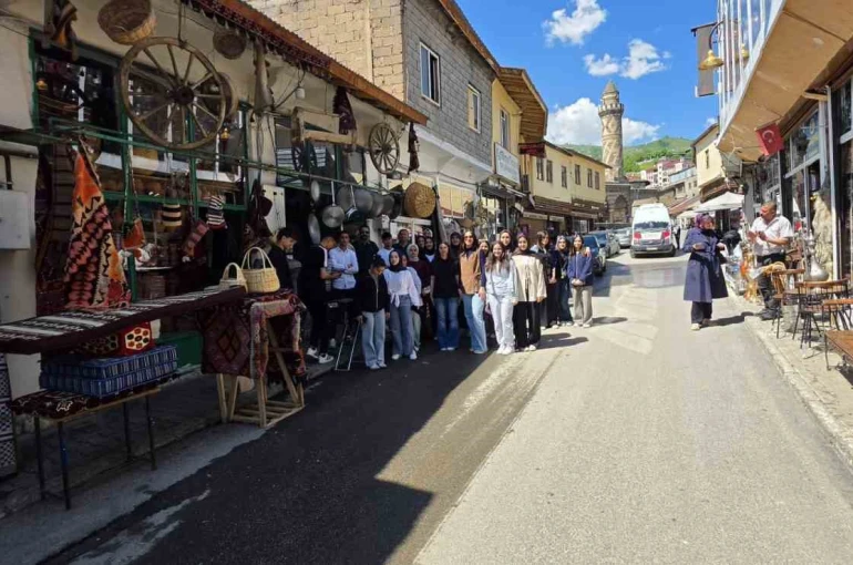 Muşlu öğrenciler tarihi mekanları yerinde inceledi