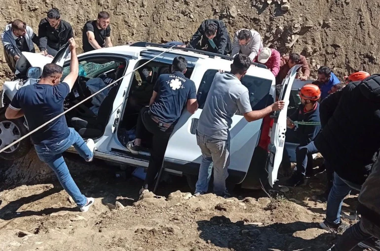 Muş’ta çaya düşen otomobildeki 1 kişi yaralandı