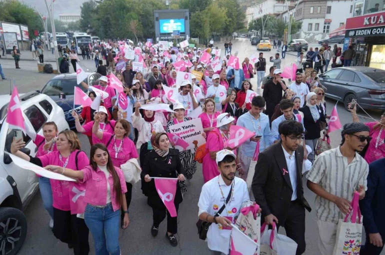 Muş’ta gönüllülerden "kanser farkındalığı" yürüyüşü
