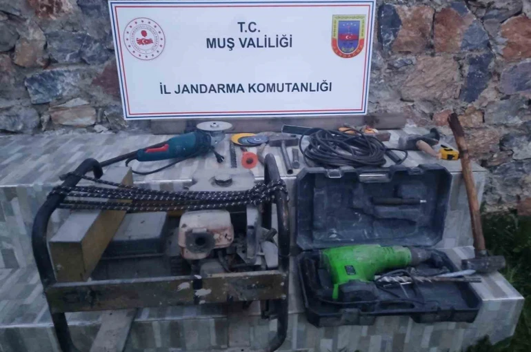 Muş’ta kaçak kazı operasyonu: 3 şüpheli gözaltına alındı