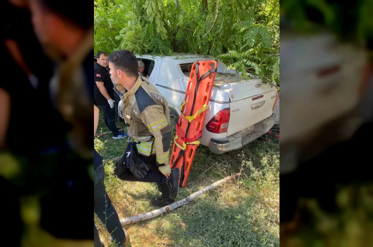 Muş’ta kamyonet şarampole devrildi: 2 yaralı