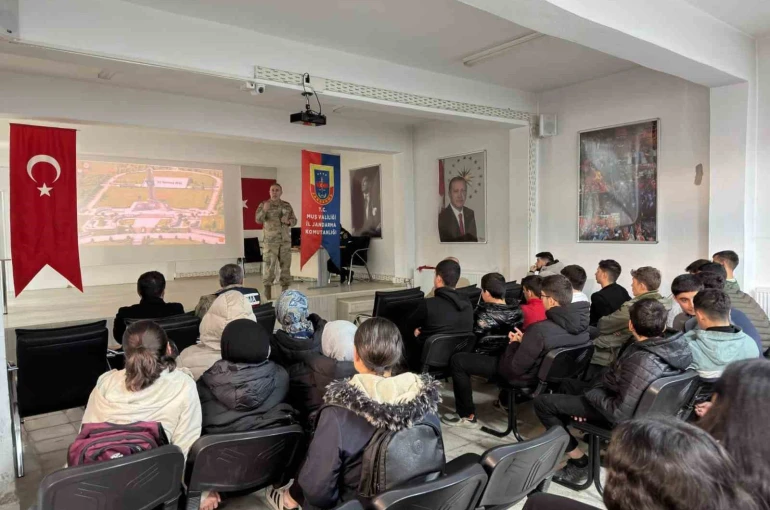 Muş’ta öğrencilere Jandarma Teşkilatı’nın tanıtımı yapıldı