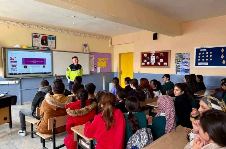Muş’ta öğrencilere trafik eğitimi