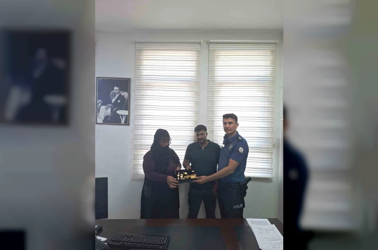Muş’ta örnek davranış: Bulduğu ziynet eşyalarını sahibine ulaştırdı