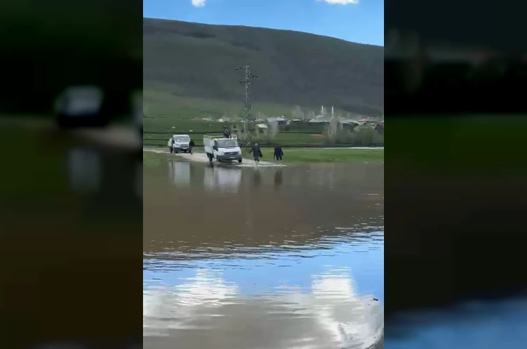 Muş’ta şiddetli yağış sonrası köy sular altında kaldı