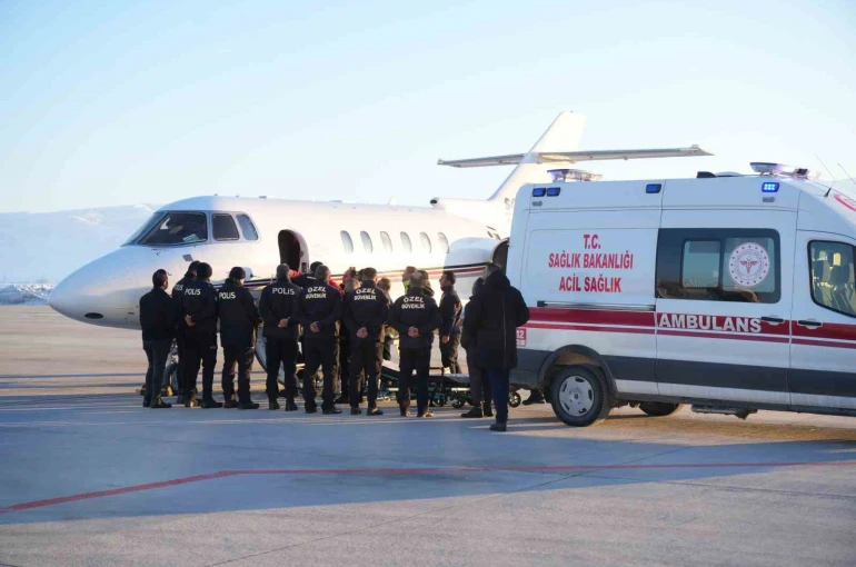 Muş’ta tedavi gören hasta, uçak ambulansla Ankara’ya nakledildi
