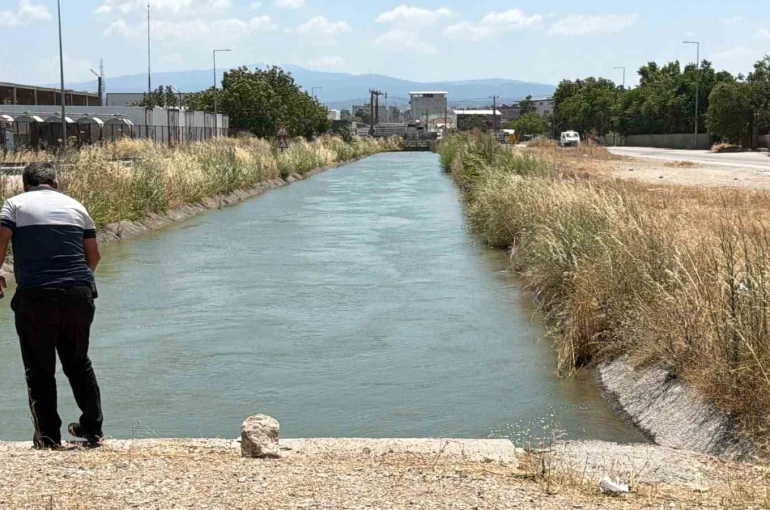 Mustafakemalpaşa’da sulama kanalında erkek cesedi bulundu