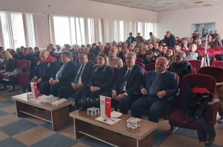 Mut’ta kayısının geleceği masaya yatırıldı