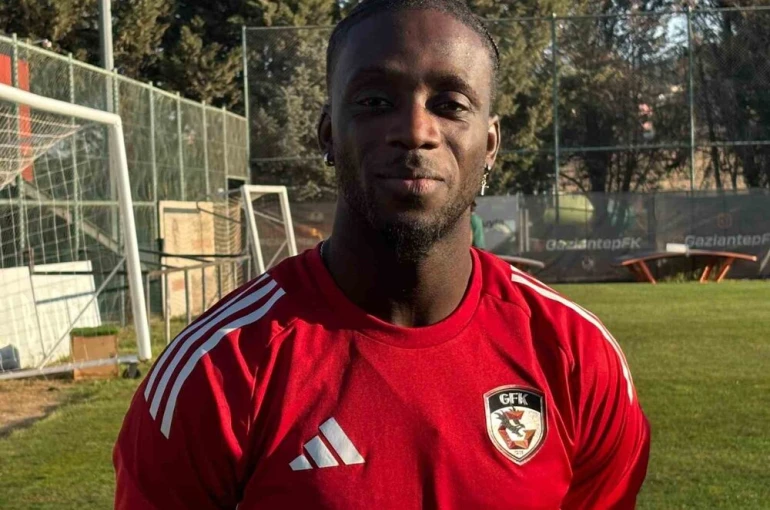 Myenty Abena: "Trabzonspor maçını kazanarak yakaladığımız havayı sürdürmek istiyoruz"