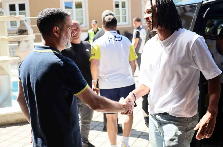 Nathan Ake, kampa katıldı