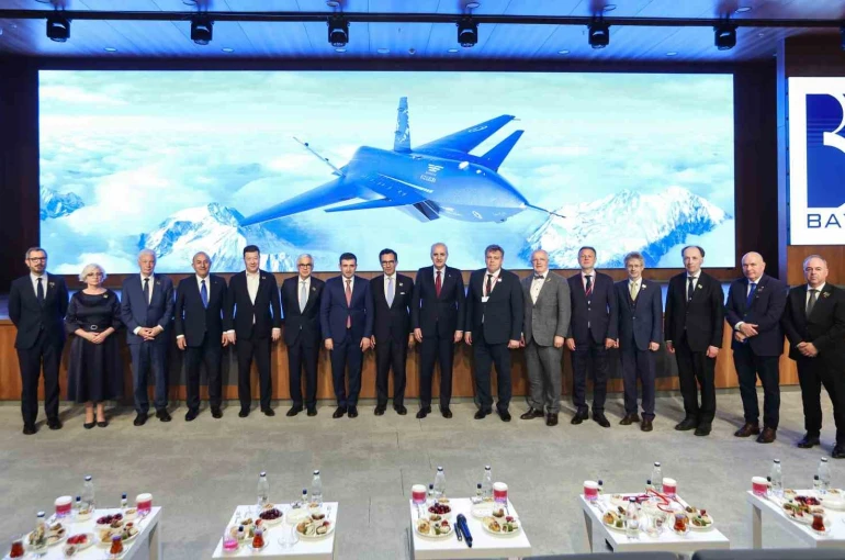 NATO Parlamenter Zirvesi’ne katılan meclis başkanları Baykar Milli Teknoloji Merkezi’ni ziyaret etti