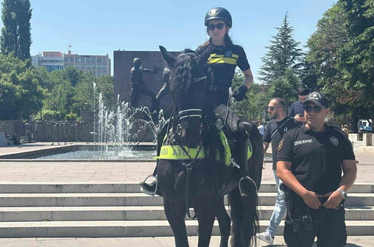 NATO Zirvesi öncesi başkentte atlı polislerin mesaisi sürüyor