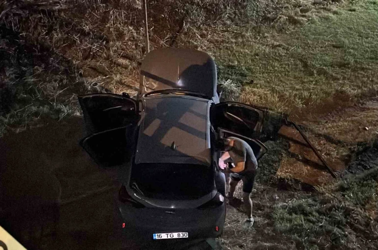 Navigasyon yanlış yolu gösterdi, dereye uçtu: 1 yaralı