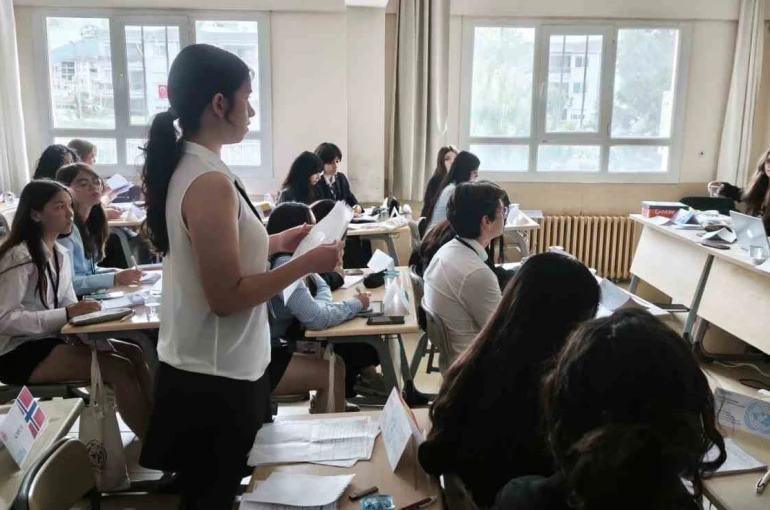 Nazilli Anadolu Lisesi’nden öğrencilerine uluslararası deneyim