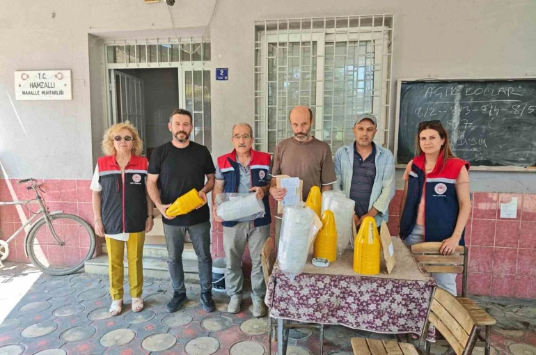 Nazilli’de 2 bin 500 Akdeniz meyve sineği tuzağı dağıtıldı