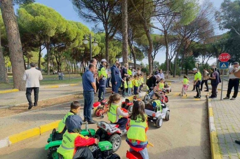 Nazilli’de 45 öğrenci trafik dedektifi oldu