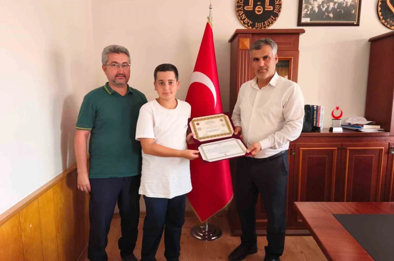 Nazilli’de hafızlığını tamamlayan öğrencilere belgeleri verildi 