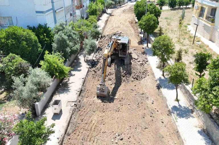 Nazilli’de yol, altyapı ve park çalışmaları sürüyor