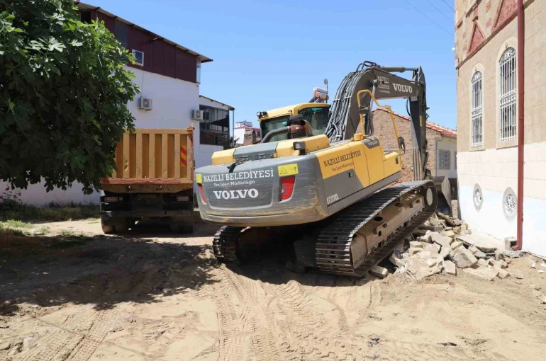 Nazilli’de yol yenileme çalışmaları sürüyor