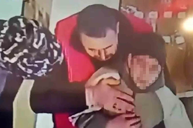 Nefes borusuna yiyecek kaçan öğrenciyi market sahibi Heimlich manevrasıyla kurtardı