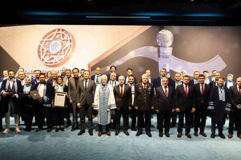 NEÜ’de 6. Akademi Ödülleri Töreni’nde ödüller sahiplerini buldu