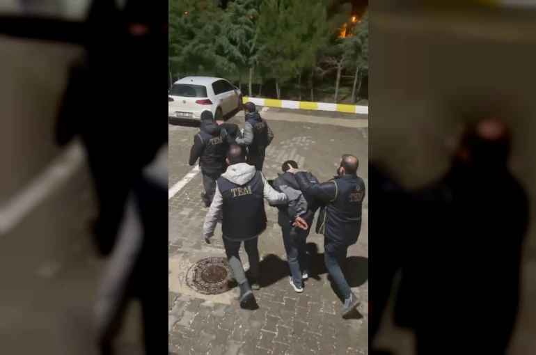 Nevruz’da teröristlerin fotoğraflarını taşıyan 6 kişi gözaltına alındı