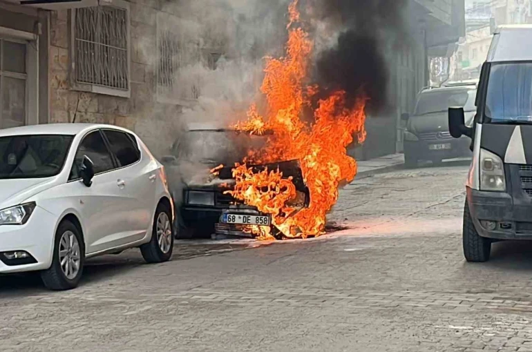 Nevşehir’de park halindeki otomobil yandı
