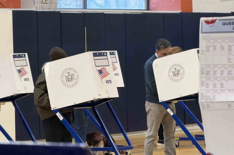New York Belediye Başkan adayı Mamdani oyunu kullandı