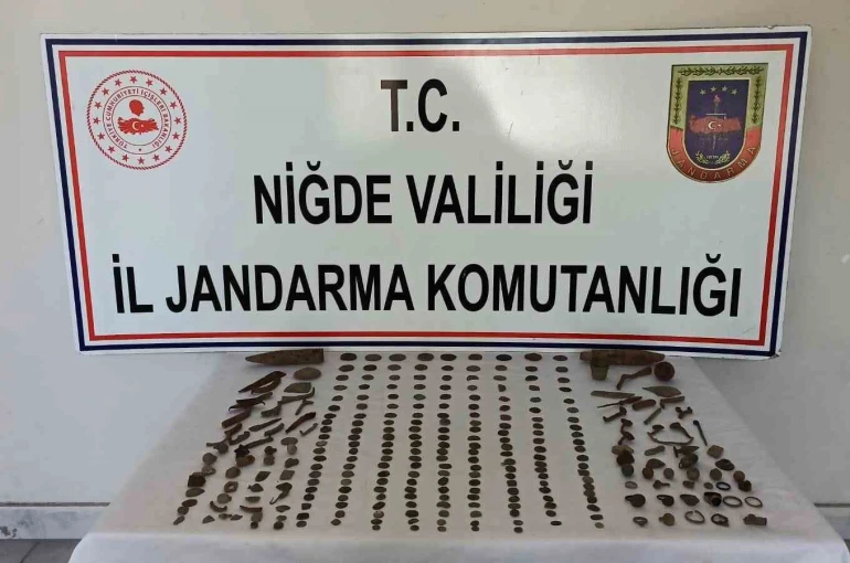 Niğde Bor’da tarihi eser operasyonu: 290 adet eser ele geçirildi