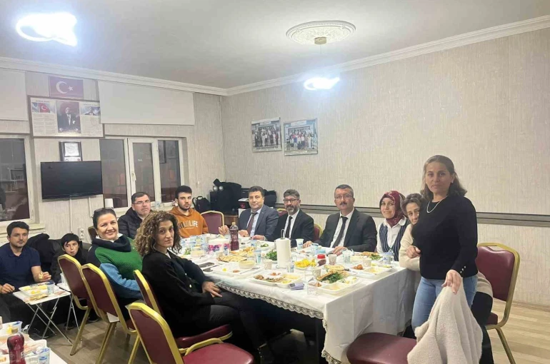 Niğde Kemal Çetintürk İlkokulu’nda Ramazan sofrası