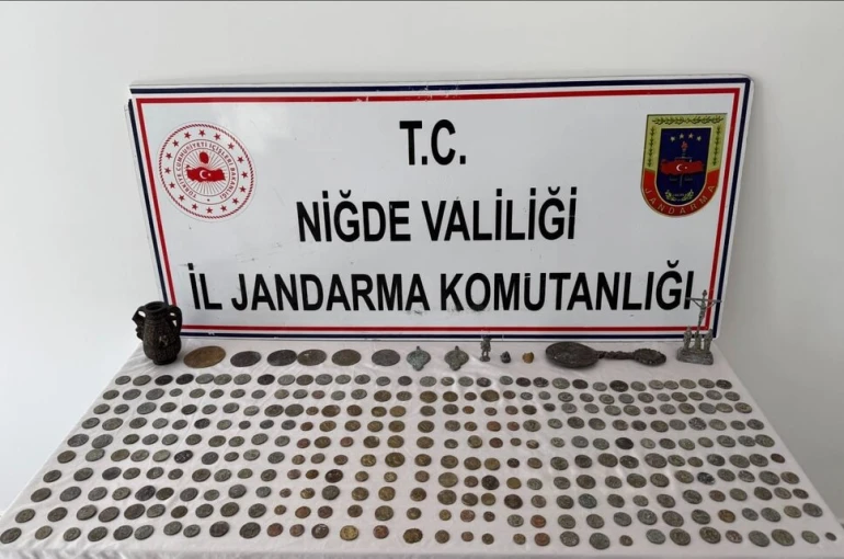 Niğde otogarında 334 parça tarihi eser ele geçirildi