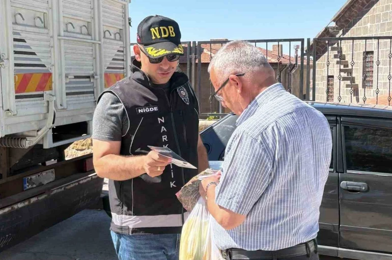 Niğde polisinden uyuşturucuya karşı bilinçlendirme seferberliği