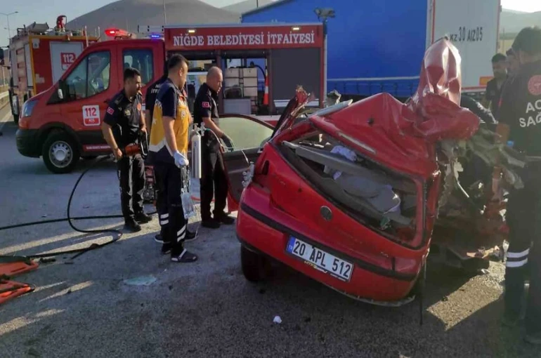 Niğde-Pozantı Otoyolu’nda feci kaza: 2 ölü, 3 yaralı