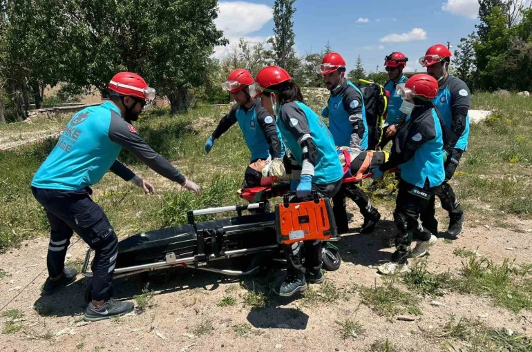 Niğde UMKE personeli medikal kurtarma uygulamaları eğitimini tamamladı