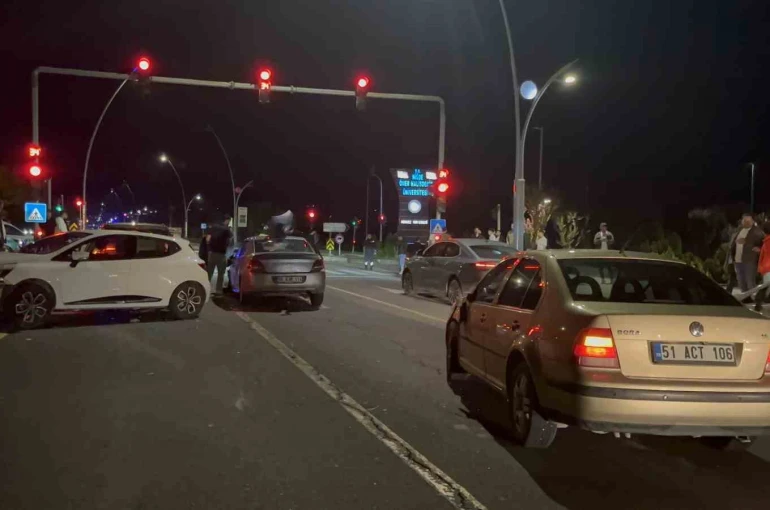 Niğde’de 5 aracın karıştığı zincirleme kaza: 2 yaralı