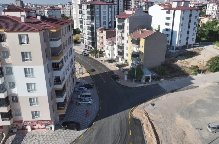 Niğde’de altyapısı tamamlanan bölgelerde asfalt çalışmaları sürüyor