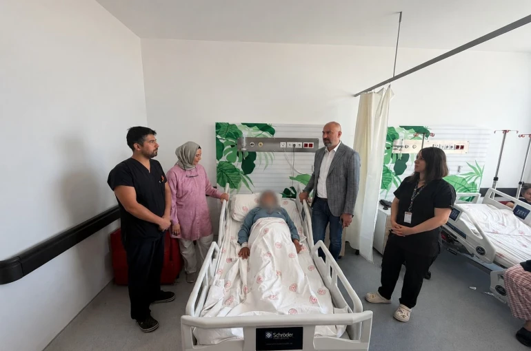 Niğde’de hastanın vücudundaki 7 kiloluk dev tümör başarıyla alındı