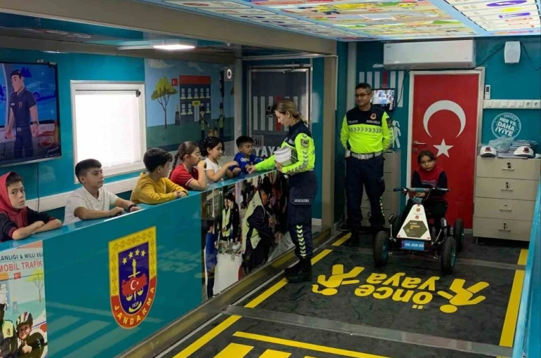 Niğde’de trafik güvenliği eğitimleri sürüyor