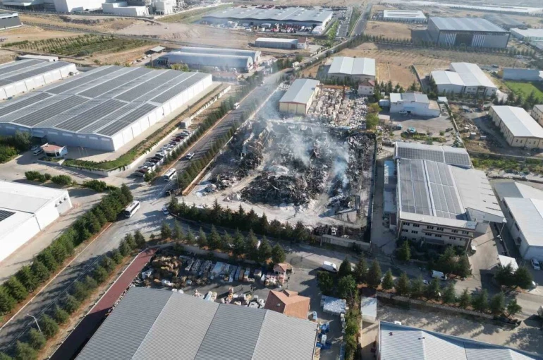 Niğde’deki fabrika yangını 10 saatlik çalışma ile söndürüldü 