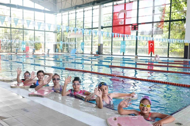 Nilüfer’de kırsal mahallelerdeki çocuklar yüzme öğreniyor