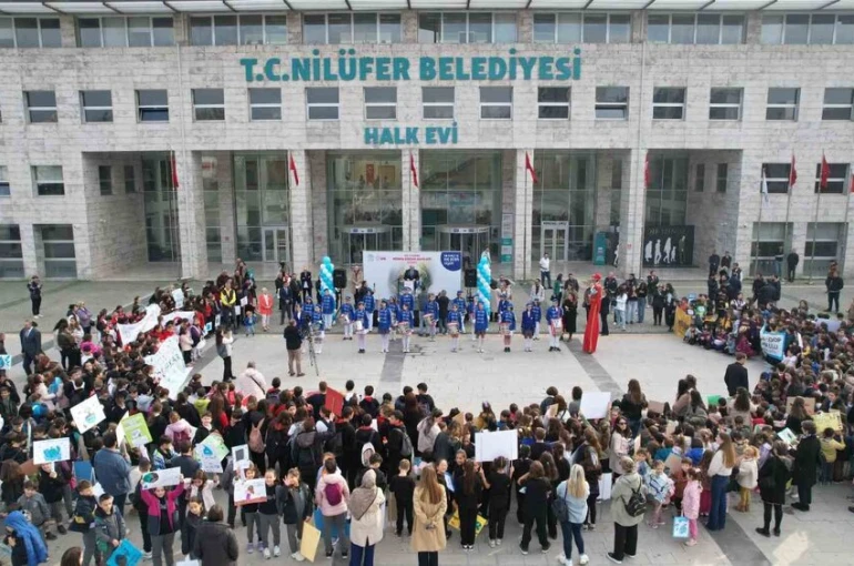 Nilüferli çocuklardan ’gelecek’ için anlamlı yürüyüş