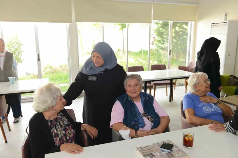 Nilüferli kadınlardan huzurevinde sıcak buluşma