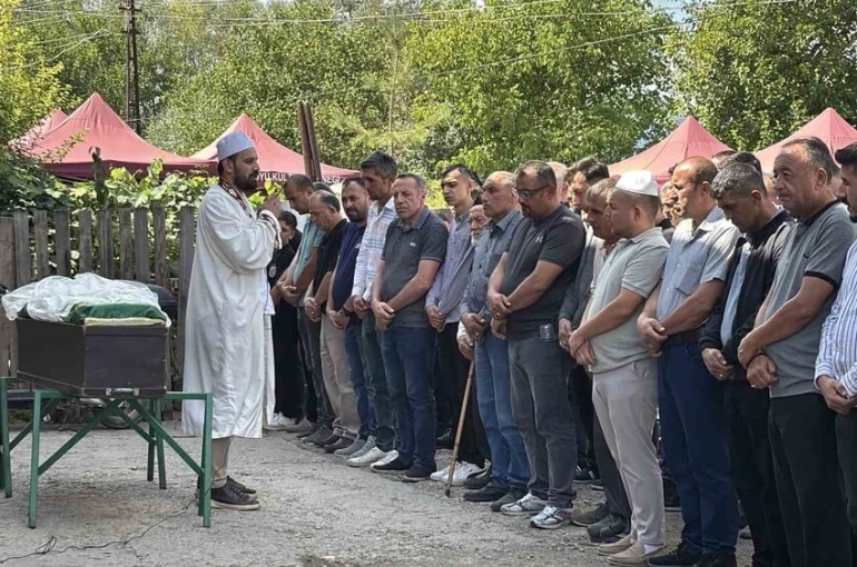 Nişanından iki gün sonra hayatını kaybeden genç DJ, son yolculuğuna uğurlandı