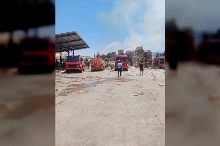 Nizip’te kağıt fabrikasında yangın