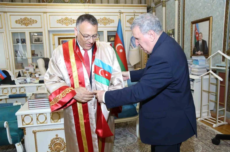 Nobel ödüllü Aziz Sancar’ın ardından Rektör Gürel’e de fahri profesörlük unvanı verildi