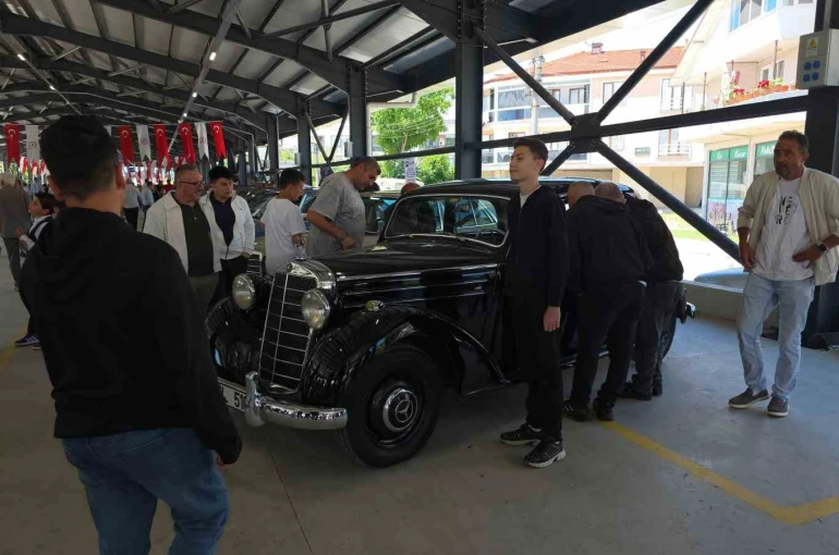 Nostalji otomobil tutkunları Düzce’de buluştu